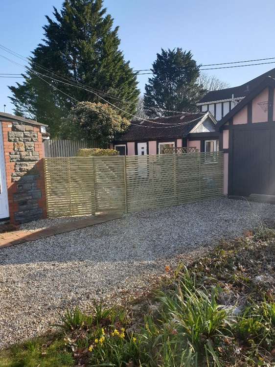 Venetian fence